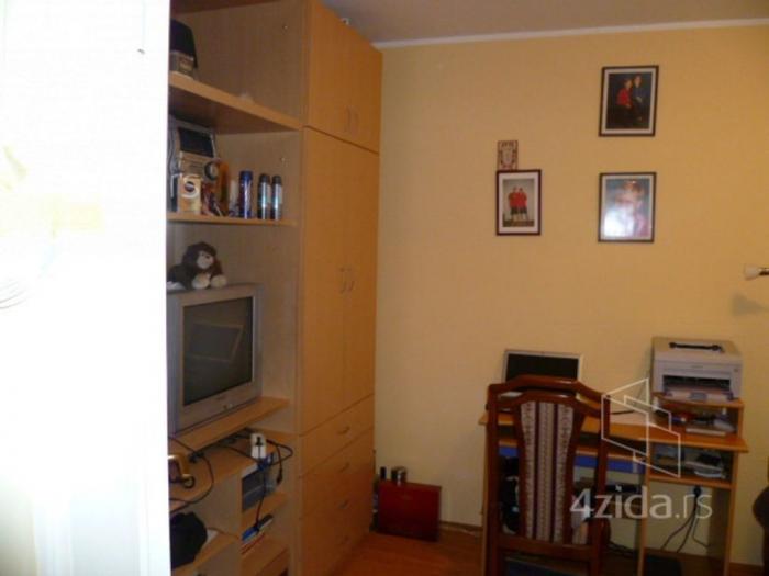 stan u kotežu na extra lokaciji uknjižen besplatni mali oglasi
