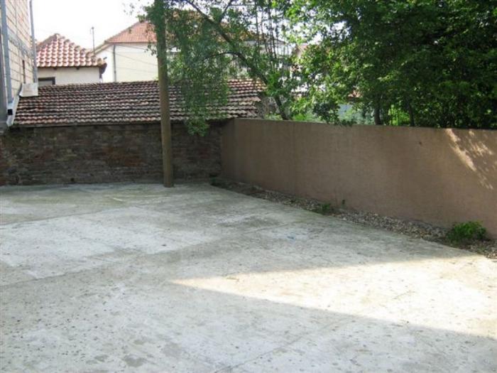 izdavanje,multifunkcionalan poslovni prostor sa parkingom medaković 1 besplatni mali oglasi