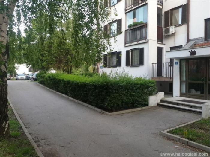 top stan na prodaju bežanijska kosa 1 besplatni mali oglasi