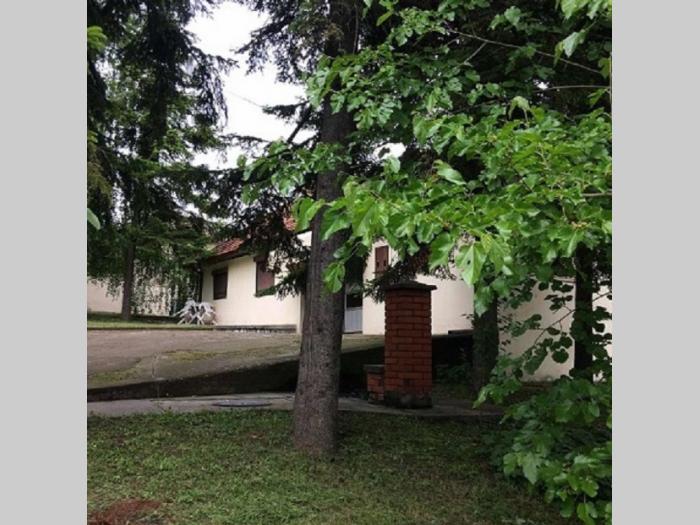 dve kuća na prodaju beli potok ispod same avale (centar) povoljno besplatni mali oglasi