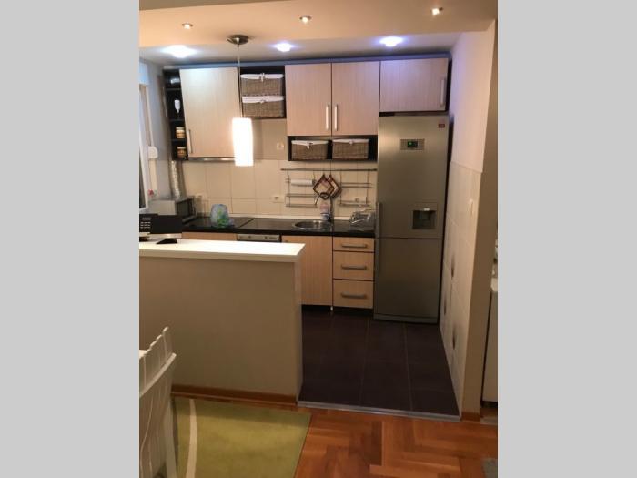 izdajem trosoban stan, 65m2(terasa 4m2), cg, ii 3 besplatni mali oglasi
