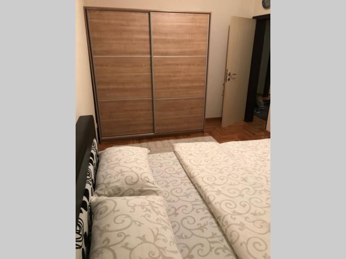 izdajem trosoban stan, 65m2(terasa 4m2), cg, ii 3 besplatni mali oglasi