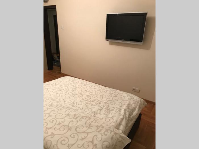 izdajem trosoban stan, 65m2(terasa 4m2), cg, ii 3 besplatni mali oglasi