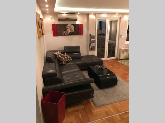 izdajem trosoban stan, 65m2(terasa 4m2), cg, ii 3 besplatni mali oglasi
