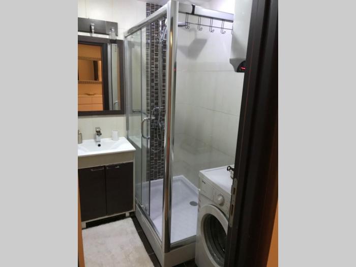 izdajem trosoban stan, 65m2(terasa 4m2), cg, ii 3 besplatni mali oglasi