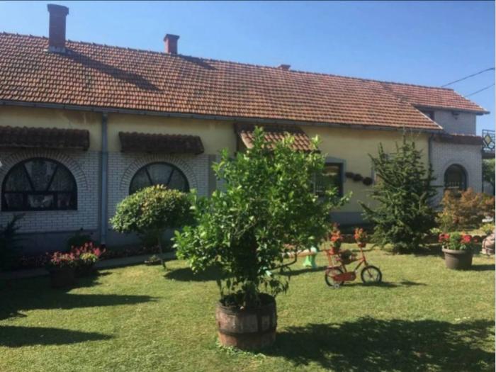 seosko domaćinstvo kod topole besplatni mali oglasi