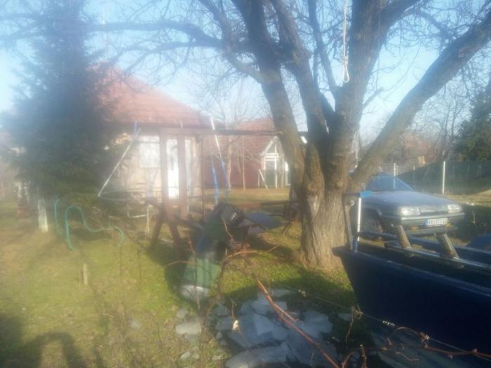 prodajem vikendicu u čortanovcima besplatni mali oglasi