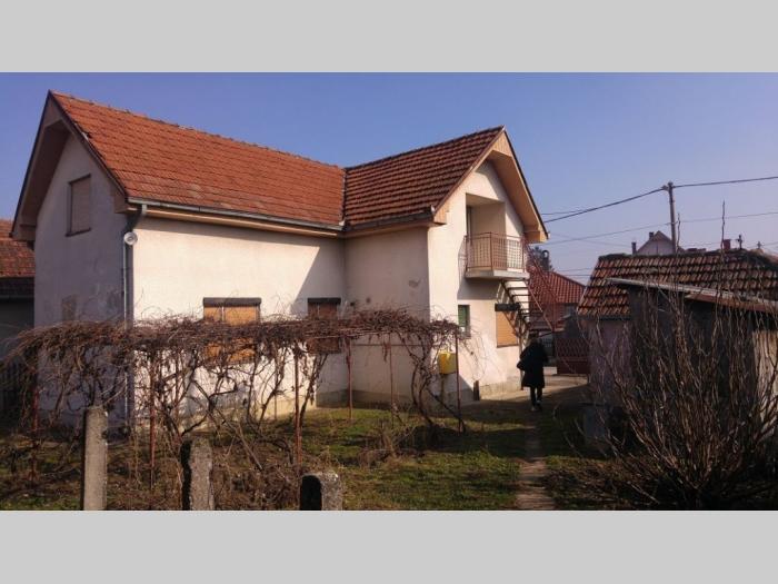 prodajem kucu u atenici, kod plave hale besplatni mali oglasi