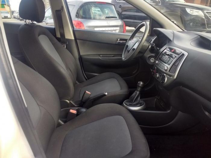 hyundai i20 1 2i besplatni mali oglasi