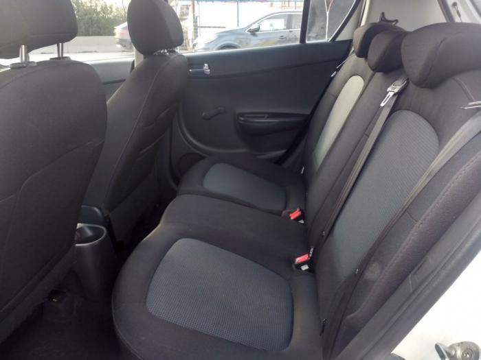 hyundai i20 1 2i besplatni mali oglasi