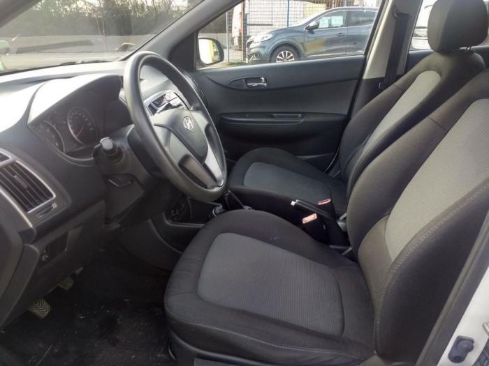hyundai i20 1 2i besplatni mali oglasi