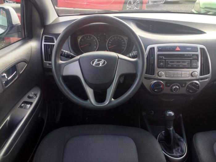 hyundai i20 1 2i besplatni mali oglasi