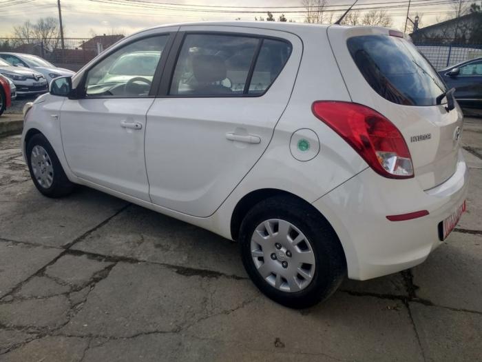 hyundai i20 1 2i besplatni mali oglasi