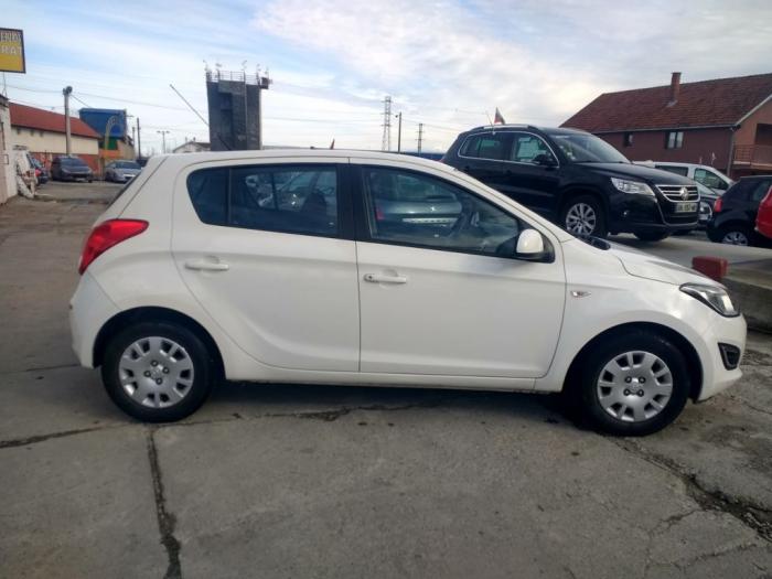 hyundai i20 1 2i besplatni mali oglasi