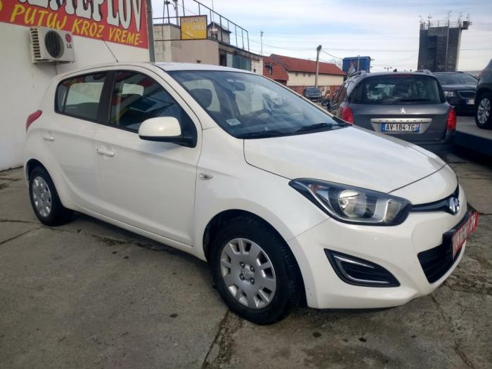 hyundai i20 1 2i besplatni mali oglasi