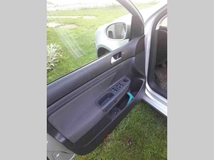volkswagen golf 5 na prodaju golf 5, 2006 godine besplatni mali oglasi