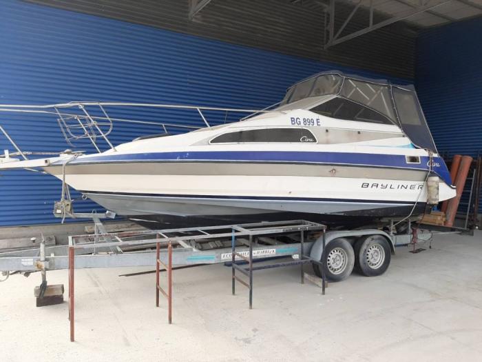 gliser bayliner 2255 sa prikolicom besplatni mali oglasi