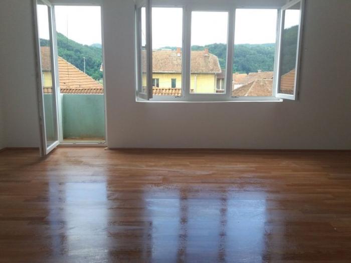 prodajem dva stana u centru prilike (ivanjica) besplatni mali oglasi