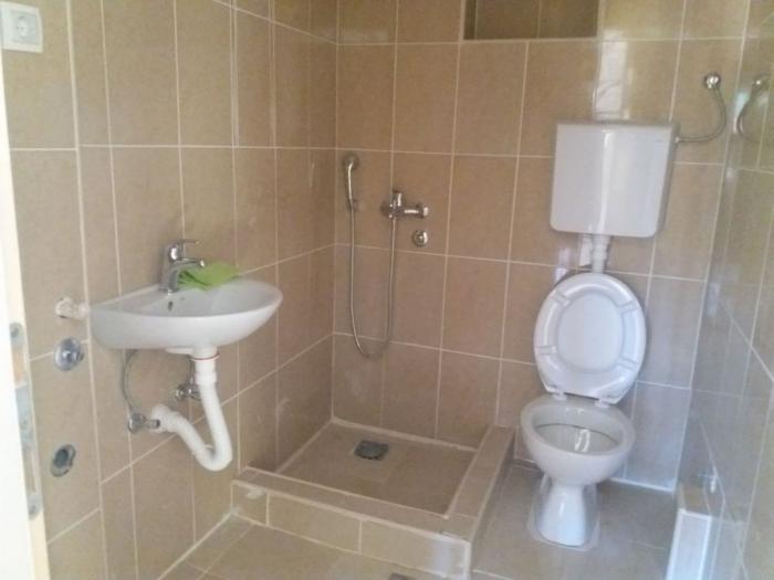 prodajem dva stana u centru prilike (ivanjica) besplatni mali oglasi