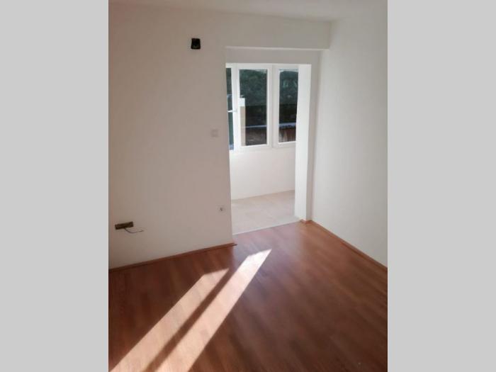 prodajem dva stana u centru prilike (ivanjica) besplatni mali oglasi