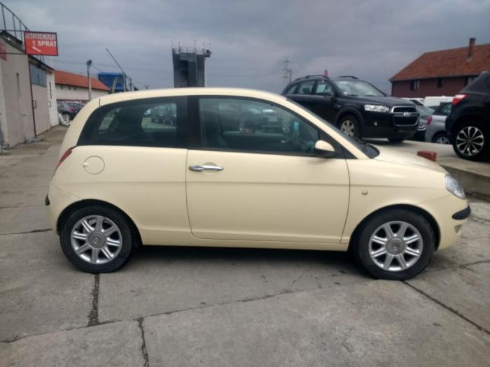 lancia ypsilon 1 3mtj besplatni mali oglasi