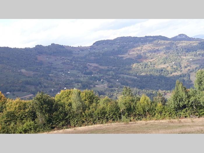 dve kuće, štala i zemljište besplatni mali oglasi