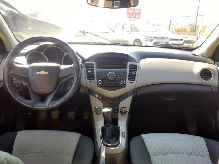 chevrolet cruze 1 6i besplatni mali oglasi