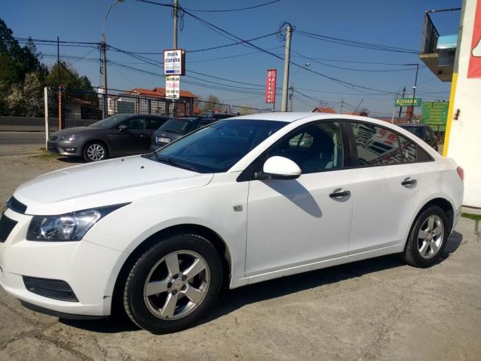 chevrolet cruze 1 6i besplatni mali oglasi