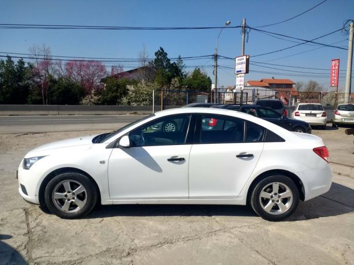 chevrolet cruze 1 6i besplatni mali oglasi