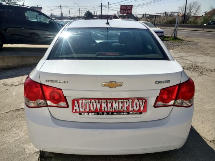 chevrolet cruze 1 6i besplatni mali oglasi