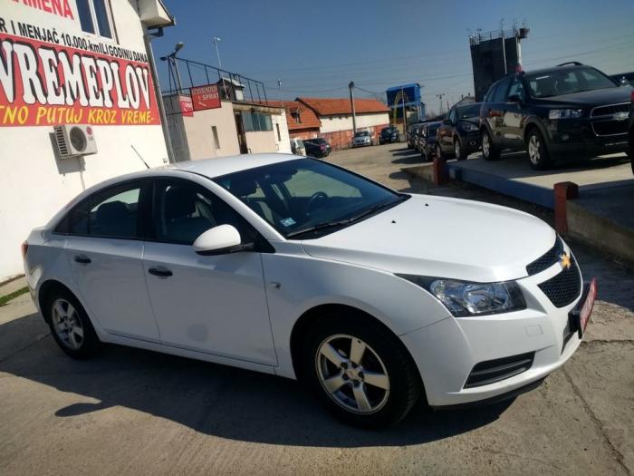chevrolet cruze 1 6i besplatni mali oglasi