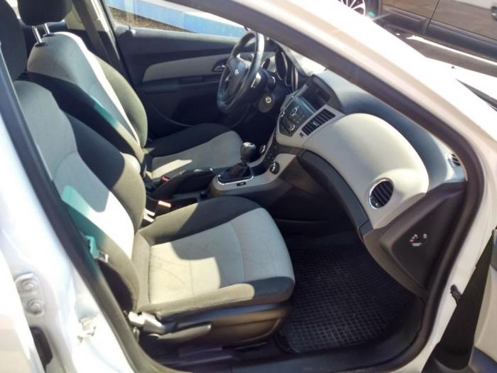 chevrolet cruze 1 6i besplatni mali oglasi