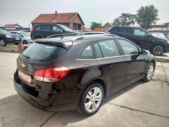 chevrolet cruze 1 8i besplatni mali oglasi