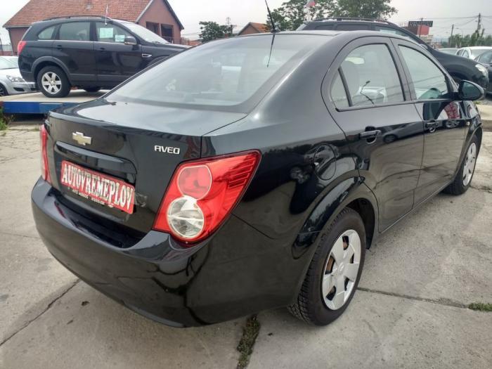 chevrolet aveo 1 4i besplatni mali oglasi