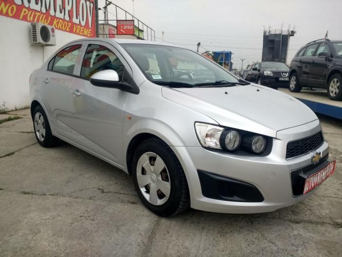 chevrolet aveo 1 4i besplatni mali oglasi