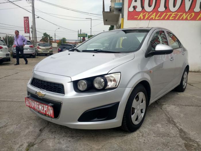 chevrolet aveo 1 4i besplatni mali oglasi
