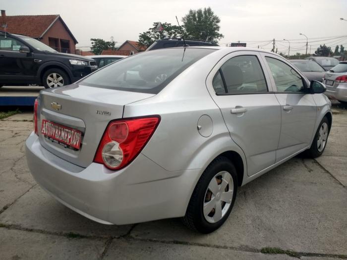chevrolet aveo 1 4i besplatni mali oglasi