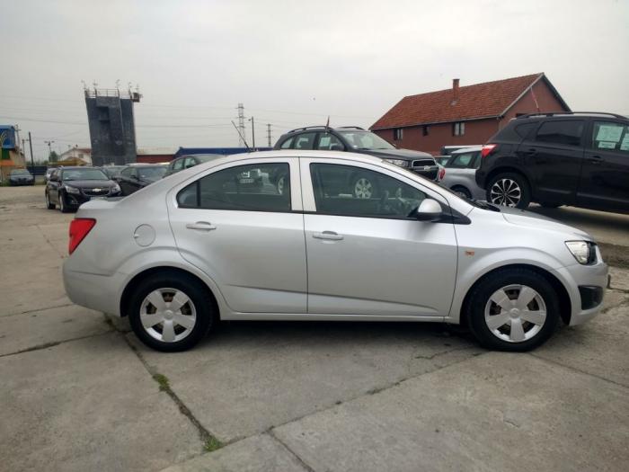 chevrolet aveo 1 4i besplatni mali oglasi