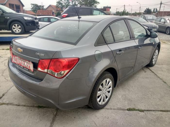 chevrolet cruze 1 6i ls plus besplatni mali oglasi