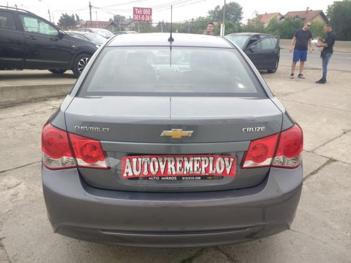 chevrolet cruze 1 6i ls plus besplatni mali oglasi