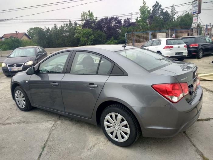chevrolet cruze 1 6i ls plus besplatni mali oglasi