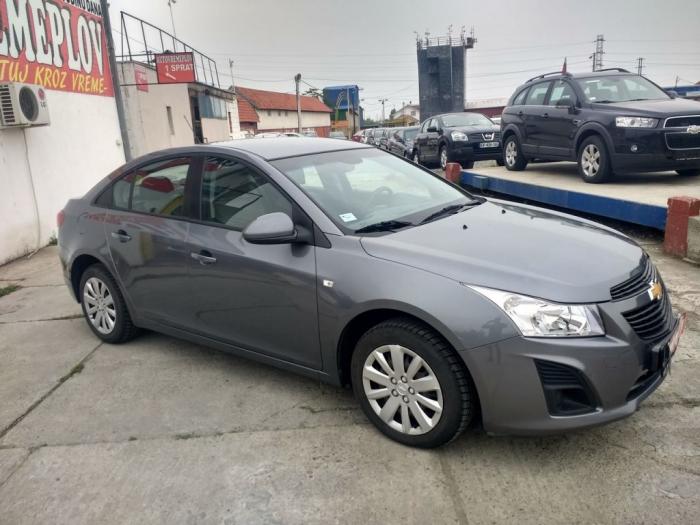 chevrolet cruze 1 6i ls plus besplatni mali oglasi