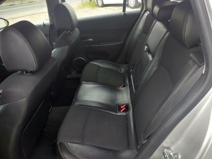 chevrolet cruze 1 8sw lt2 besplatni mali oglasi