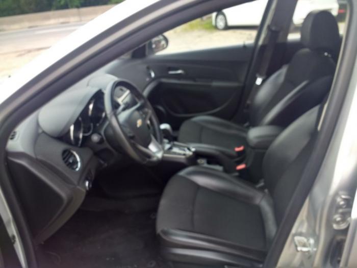 chevrolet cruze 1 8sw lt2 besplatni mali oglasi
