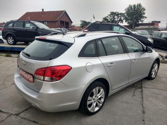 chevrolet cruze 1 8sw lt2 besplatni mali oglasi