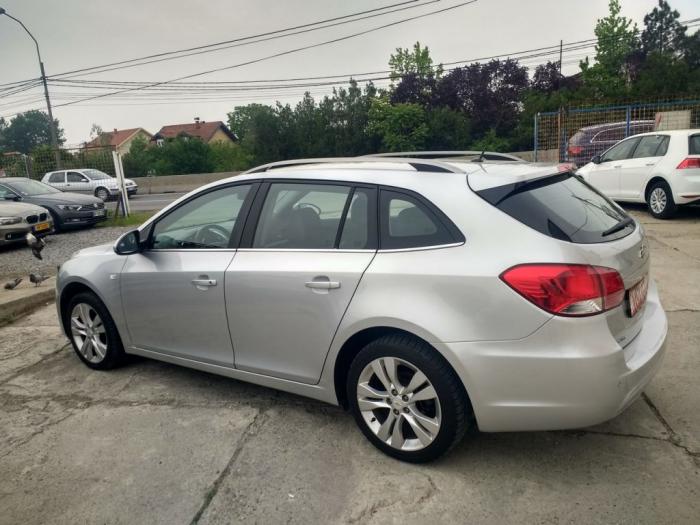 chevrolet cruze 1 8sw lt2 besplatni mali oglasi