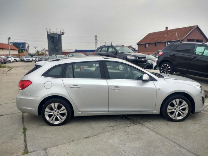 chevrolet cruze 1 8sw lt2 besplatni mali oglasi