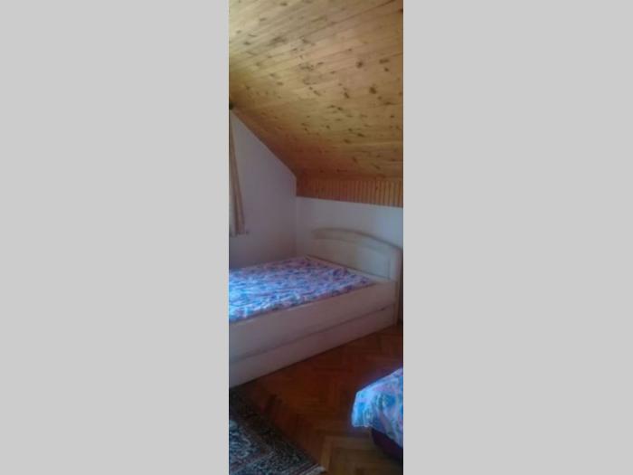 prodajem vikendicu na zlataru sa velikim placem besplatni mali oglasi