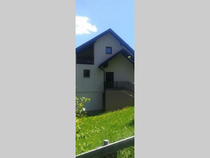 prodajem vikendicu na zlataru sa velikim placem besplatni mali oglasi