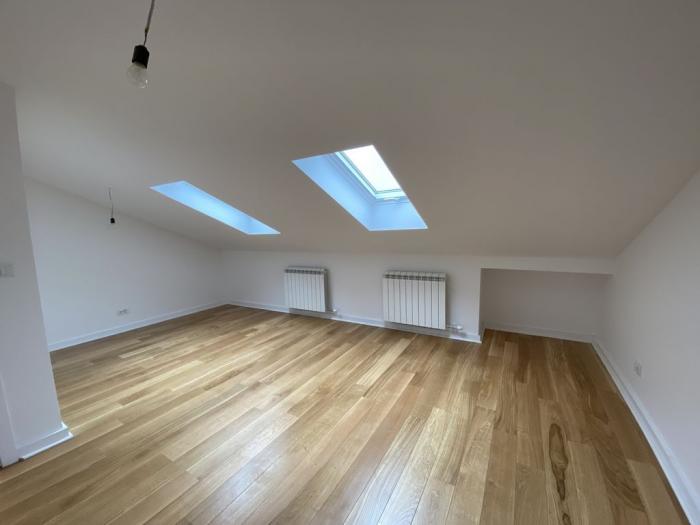 lux duplex stan na lekinom brdu besplatni mali oglasi